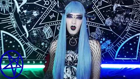 Snapshot of noamy_666 chatting on 12/21/24, 10:17 caroline online show from 12/21/24, 10:17