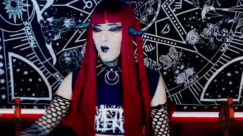 Snapshot of noamy_666 chatting on 01/11/25, 02:20 caroline online show from 01/11/25, 02:20