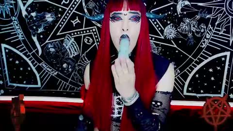 Snapshot of noamy_666 chatting on 01/25/25, 04:02 caroline online show from 01/25/25, 04:02