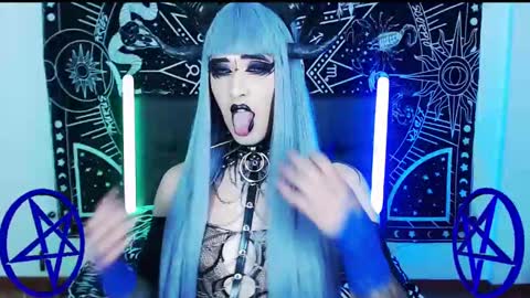 Snapshot of noamy_666 chatting on 02/04/25, 08:02 caroline online show from 02/04/25, 08:02