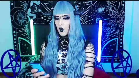 Snapshot of noamy_666 chatting on 02/05/25, 05:30 caroline online show from 02/05/25, 05:30