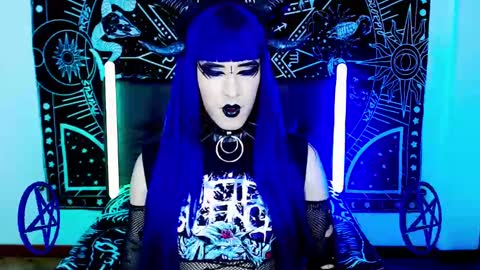 Snapshot of noamy_666 chatting on 02/16/25, 02:20 caroline online show from 02/16/25, 02:20