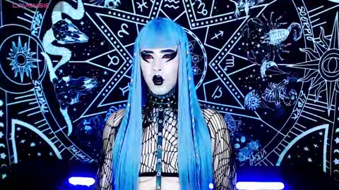 Snapshot of noamy_666 chatting on 09/10/25, 01:05 caroline online show from 09/10/25, 01:05