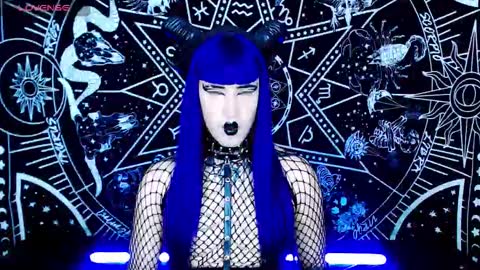 Snapshot of noamy_666 chatting on 10/02/25, 11:45 caroline online show from 10/02/25, 11:45