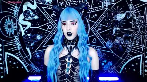 Snapshot of noamy_666 chatting on 10/08/25, 12:08 caroline online show from 10/08/25, 12:08