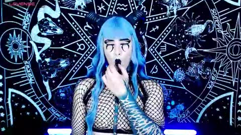 Snapshot of noamy_666 chatting on 10/09/25, 01:03 caroline online show from 10/09/25, 01:03