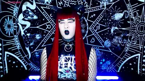 Snapshot of noamy_666 chatting on 10/11/25, 12:43 caroline online show from 10/11/25, 12:43