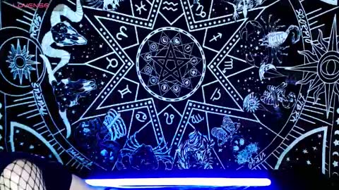 Snapshot of noamy_666 chatting on 10/13/25, 12:21 caroline online show from 10/13/25, 12:21