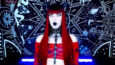 Snapshot of noamy_666 chatting on 10/14/25, 02:34 caroline online show from 10/14/25, 02:34