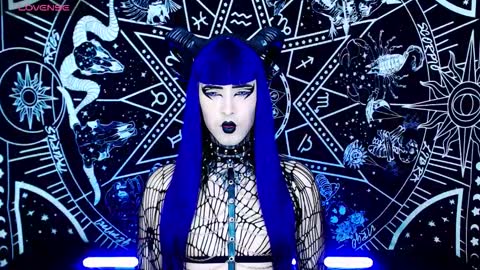 Snapshot of noamy_666 chatting on 10/16/25, 02:45 caroline online show from 10/16/25, 02:45