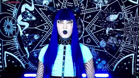 Snapshot of noamy_666 chatting on 10/17/25, 12:47 caroline online show from 10/17/25, 12:47