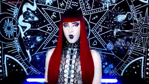 Snapshot of noamy_666 chatting on 10/25/25, 01:35 caroline online show from 10/25/25, 01:35