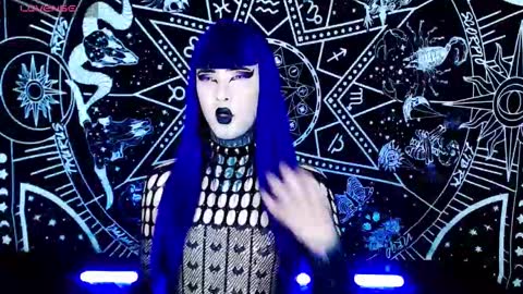 Snapshot of noamy_666 chatting on 10/29/25, 02:14 caroline online show from 10/29/25, 02:14