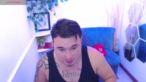 Snapshot of noat_moore chatting on 11/13/25, 02:38 Noat online show from 11/13/25, 02:38