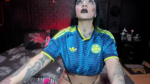 Snapshot of noctara_voss chatting on 06/19/26, 10:35 Ann online show from 06/19/26, 10:35