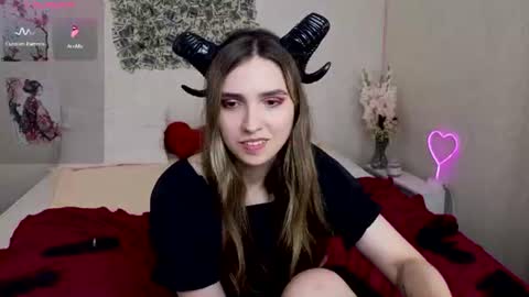 Snapshot of nocturnehuntress chatting on 07/07/26, 06:47 Alice online show from 07/07/26, 06:47