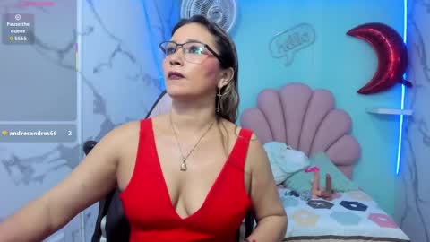 noelia_milfs online show from 05/09/26, 01:33