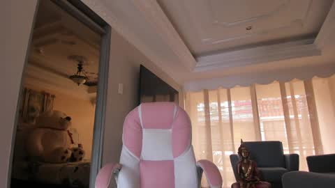 Snapshot of noemibcnz chatting on 02/06/26, 03:15 In instagram dayhannanoemi online show from 02/06/26, 03:15