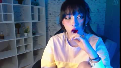 Snapshot of noeva_ chatting on 10/04/25, 12:08 Noeva online show from 10/04/25, 12:08