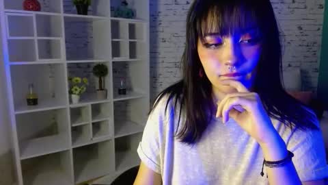 Snapshot of noeva_ chatting on 10/11/25, 12:10 Noeva online show from 10/11/25, 12:10