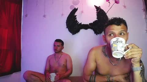 noha_and_iam1 online show from 04/21/26, 12:22