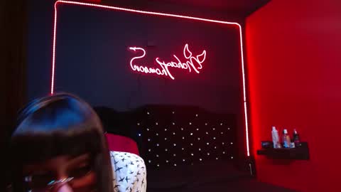 Noha Thomson online show from 11/22/25, 02:43