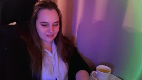 noir_ember_ online show from 10/28/25, 02:20