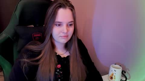 noir_ember_ online show from 11/27/25, 06:37