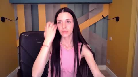 NoirDiva online show from 04/22/26, 05:54