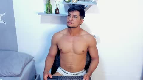 Snapshot of nolan_joness chatting on 07/01/26, 11:04 Im Nolan online show from 07/01/26, 11:04