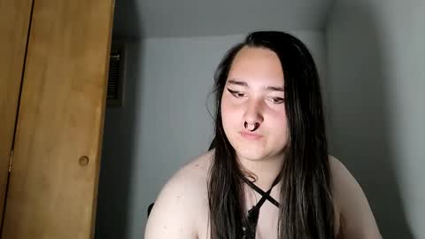 Snapshot of nonbinarybeauty20 chatting on 10/04/25, 05:33 nonbinarybeauty20 online show from 10/04/25, 05:33