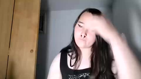 Snapshot of nonbinarybeauty20 chatting on 10/14/25, 02:01 nonbinarybeauty20 online show from 10/14/25, 02:01