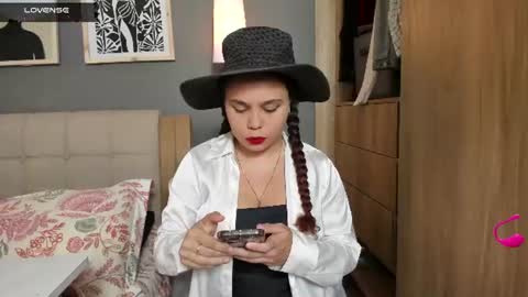 Snapshot of noor_bloom chatting on 06/26/26, 10:14 Soy Ash online show from 06/26/26, 10:14