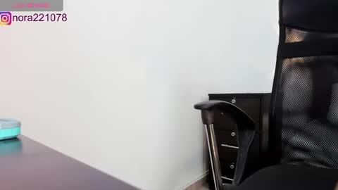 Snapshot of nora22xx chatting on 01/07/25, 05:43 Nora online show from 01/07/25, 05:43