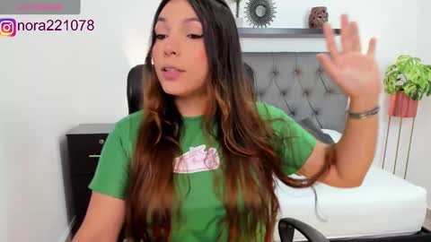 Snapshot of nora22xx chatting on 01/14/25, 02:40 Nora online show from 01/14/25, 02:40