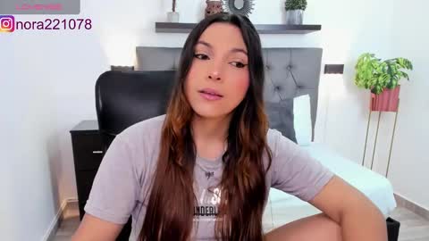 Snapshot of nora22xx chatting on 01/17/25, 05:32 Nora online show from 01/17/25, 05:32