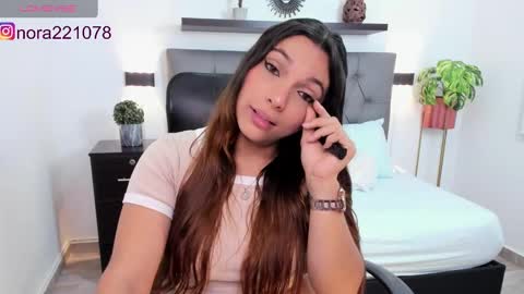 Snapshot of nora22xx chatting on 01/23/25, 10:33 Nora online show from 01/23/25, 10:33