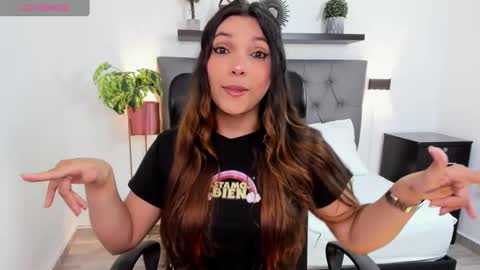 Snapshot of nora22xx chatting on 02/12/25, 05:47 Nora online show from 02/12/25, 05:47