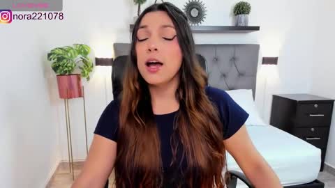 Snapshot of nora22xx chatting on 02/14/25, 08:31 Nora online show from 02/14/25, 08:31