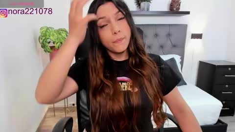 Snapshot of nora22xx chatting on 03/11/25, 06:00 Nora online show from 03/11/25, 06:00