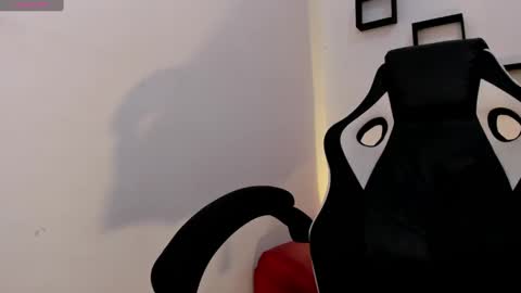 Snapshot of nora22xx chatting on 09/11/25, 06:52 Nora online show from 09/11/25, 06:52