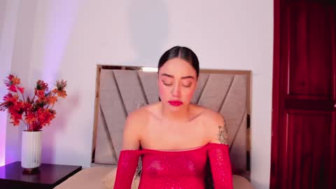 Snapshot of nora_dasilva chatting on 12/19/24, 12:45 Nora Da Silva online show from 12/19/24, 12:45