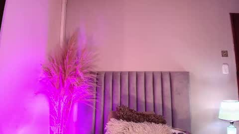 Snapshot of nora_dasilva chatting on 09/10/25, 12:32 Nora Da Silva online show from 09/10/25, 12:32