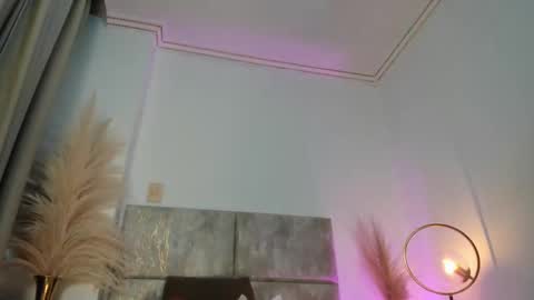 Snapshot of nora_dasilva chatting on 10/04/25, 12:25 Nora Da Silva online show from 10/04/25, 12:25