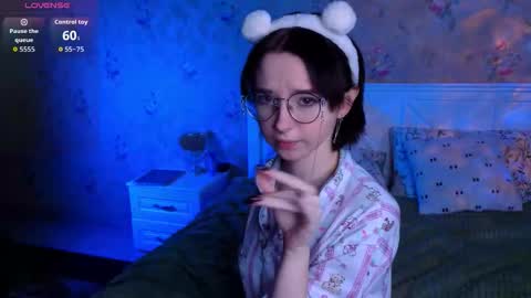 Snapshot of nora_failure chatting on 12/04/25, 11:30 Nora Failure online show from 12/04/25, 11:30