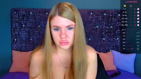 Nora online show from 10/05/25, 01:48