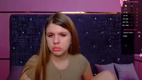 Nora online show from 04/20/26, 01:52