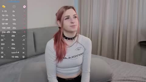 Snapshot of noradunn chatting on 11/26/25, 09:21 Elina online show from 11/26/25, 09:21