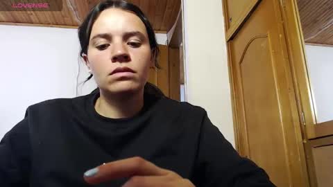 noreen_ online show from 11/08/25, 04:51