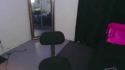 Snapshot of nouveauho3 chatting on 05/25/26, 09:59 Nouveauho3 online show from 05/25/26, 09:59